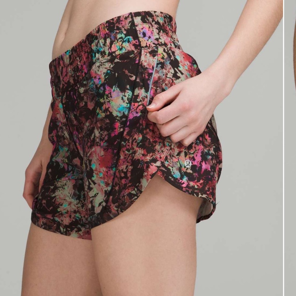 Lululemon Track That Mid-Rise Shorts 5"
Stencil Blossom Red Multi Women’s Size 6